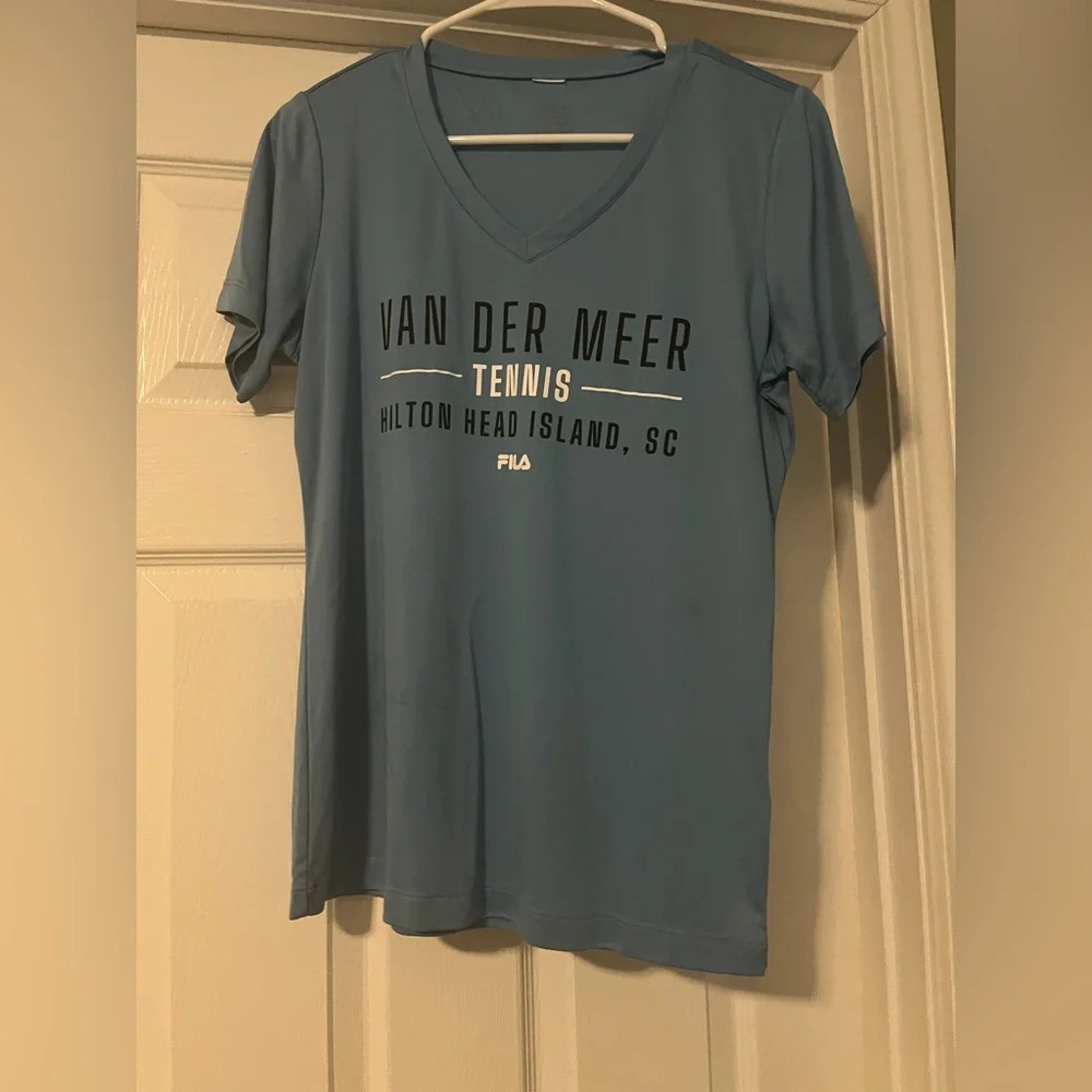 Van Der Meer V neck